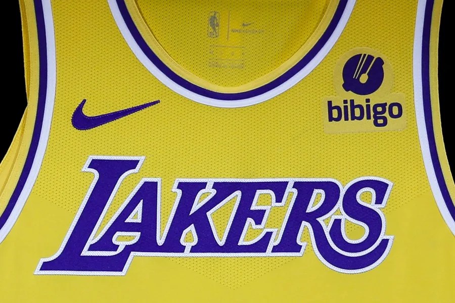 Los Angeles Lakers, sold for $10 billion, a record in American sports | De Último Minuto English