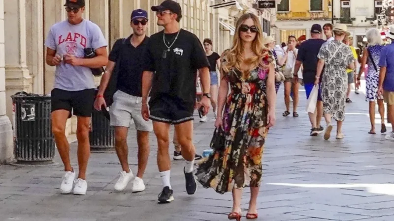 Orlando Bloom and Sydney Sweeney fuel romance rumors while strolling together in Venice | De Último Minuto English