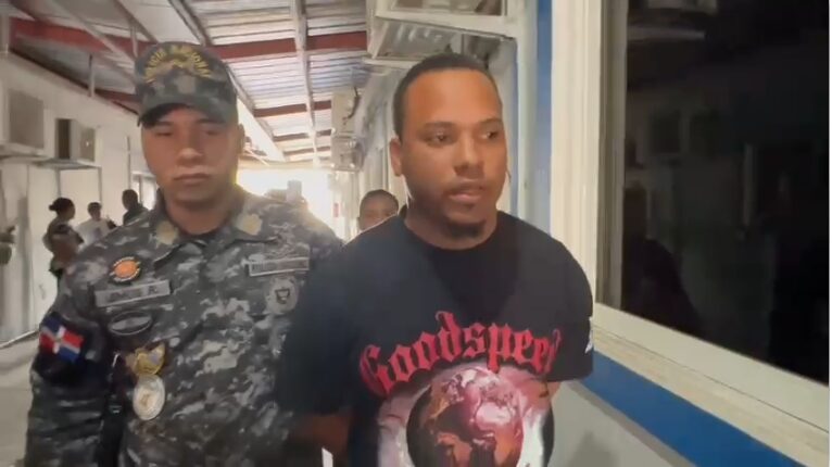 “Vegan” handed over to the police, accused of participating in armed robbery in Santiago | De Último Minuto English