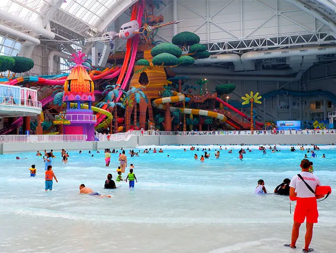 Outdoor public pools reopen in New York to combat the heat | De Último Minuto English