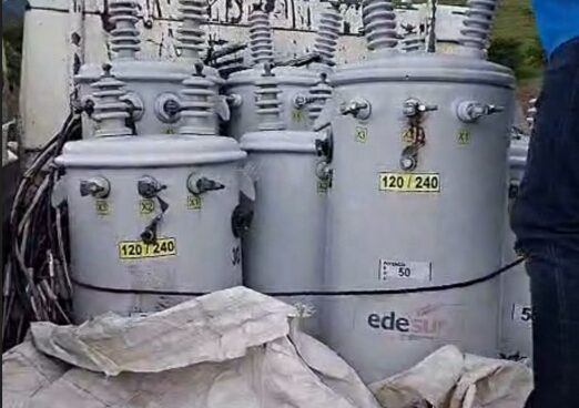 A mayor was moving seven Edesur transformers without authorization | De Último Minuto English