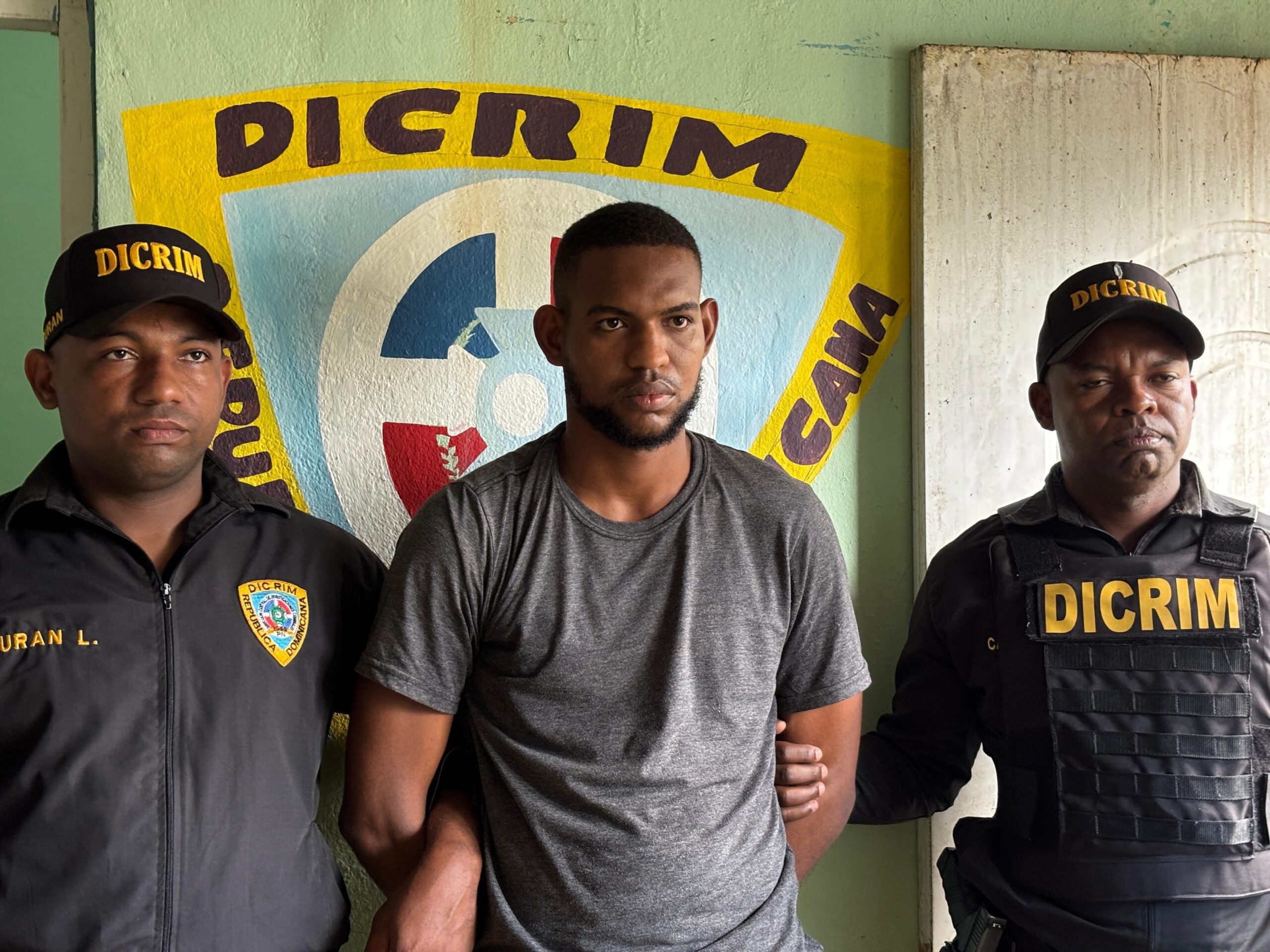They hand "Oreja" over in Yamasá after being accused of armed robbery in La Zurza | De Último Minuto English