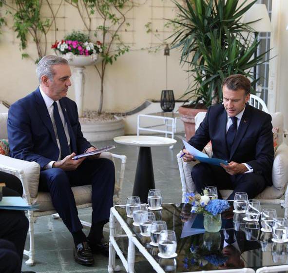 Emmanuel Macron expresses interest in funding SD metropolitan train and comprehensive transportation plan | De Último Minuto English