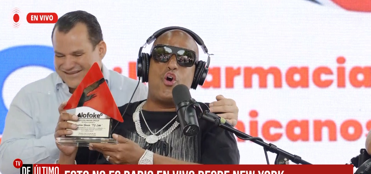 Alofoke Media Group recognizes DJ Lobo in NY for his contributions to the DR music industry | De Último Minuto English