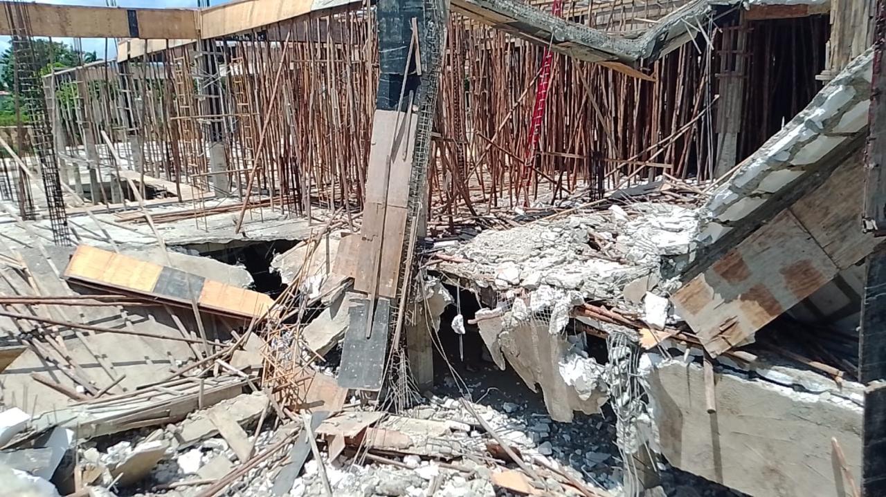 Investigation into the collapse of a construction plaza that had been halted by MIVED in Santiago | De Último Minuto English