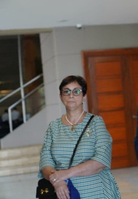 Maribel Espaillat allowed the party to continue despite warnings of detachment in the ceiling | De Último Minuto English