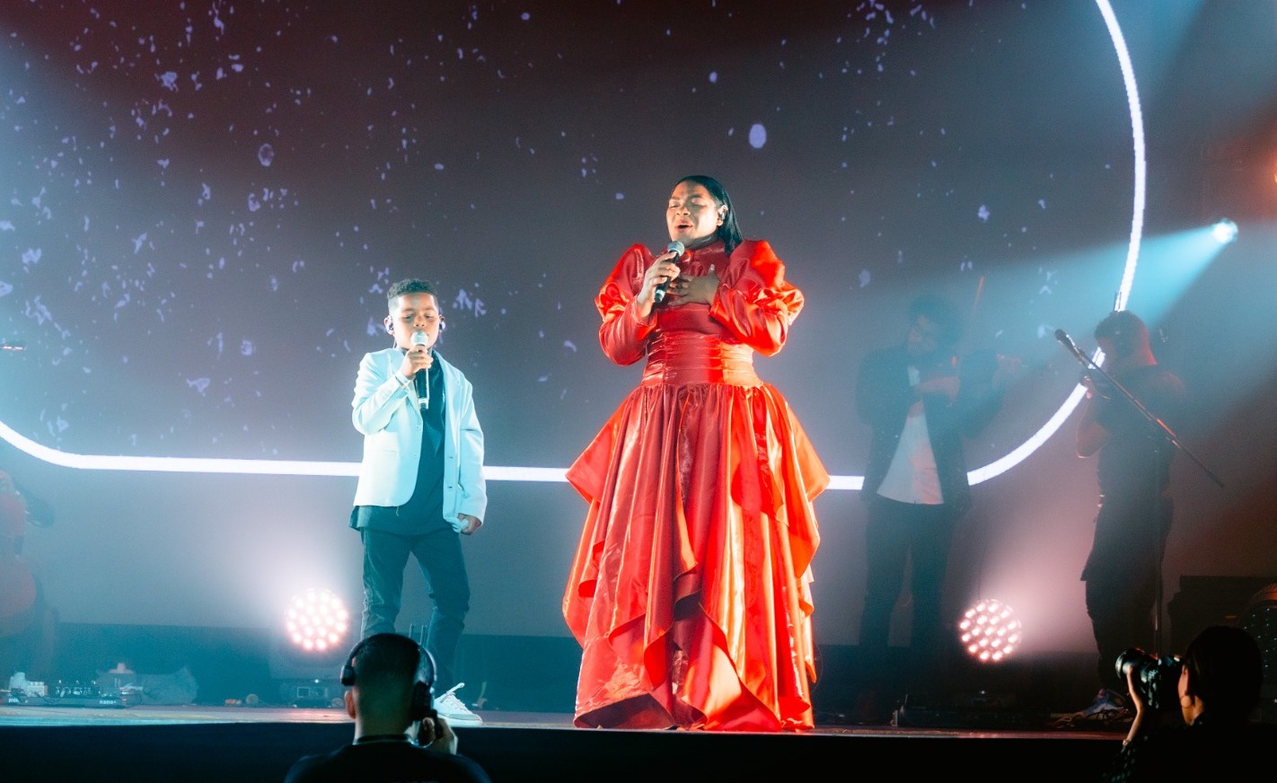 Chanel Novas records live her new album Lázaro in a powerful concert at the Sambil Auditorium | De Último Minuto English