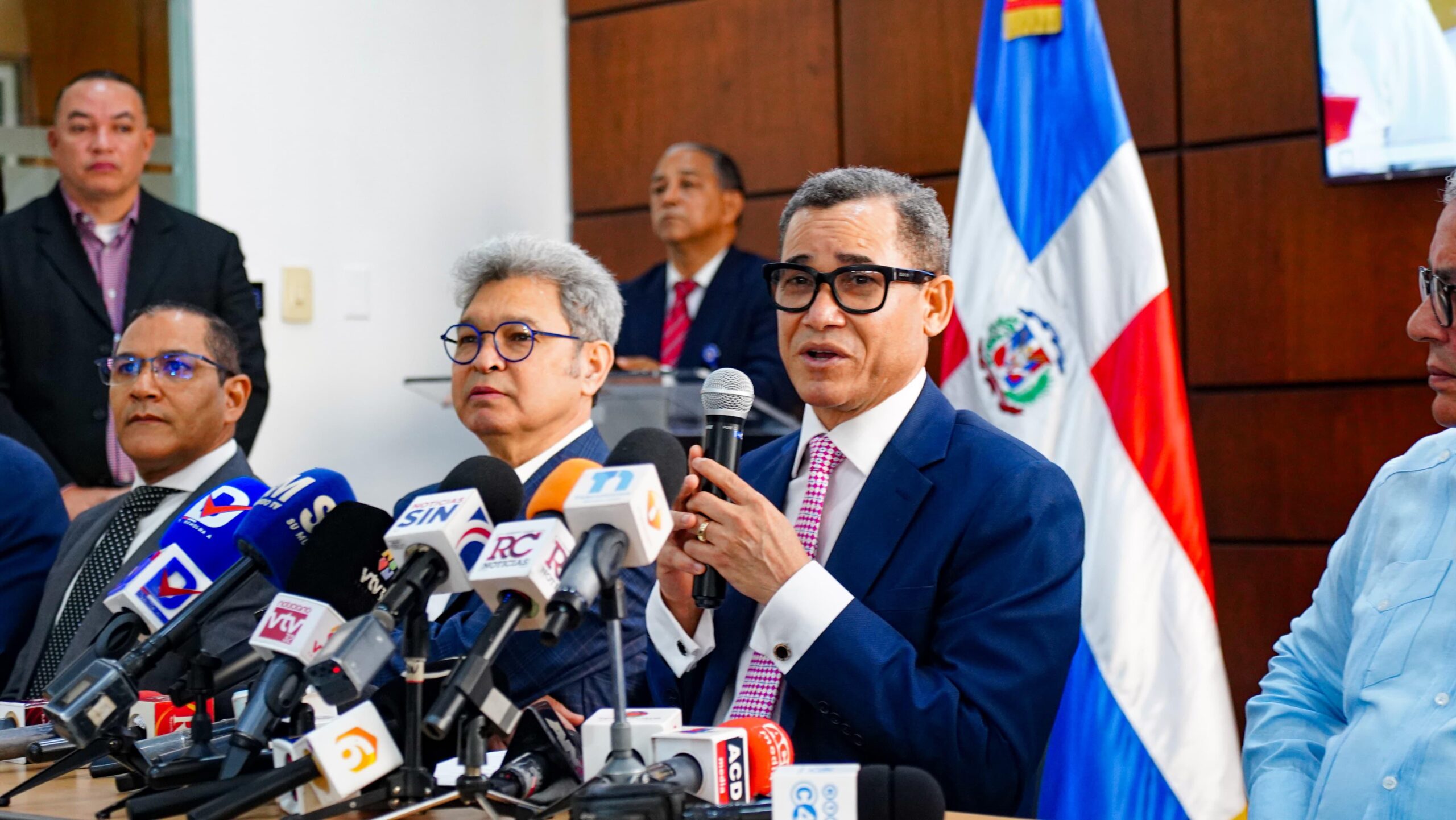 13 companies on Duarte Avenue violate occupational health and safety regulations | De Último Minuto English