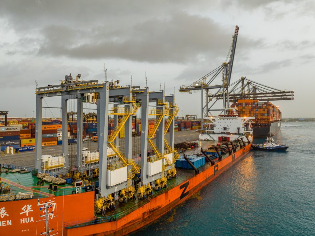 DP World adds three new RTG cranes and reaches 32 in operation | De Último Minuto English