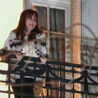 Cristina Fernández asks the Argentinian Justice: "Can I go out on the balcony or not?" | De Último Minuto English