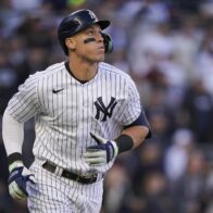 Aaron Judge hits two home runs and reaches 30 in Yankees' victory over Athletics | De Último Minuto English
