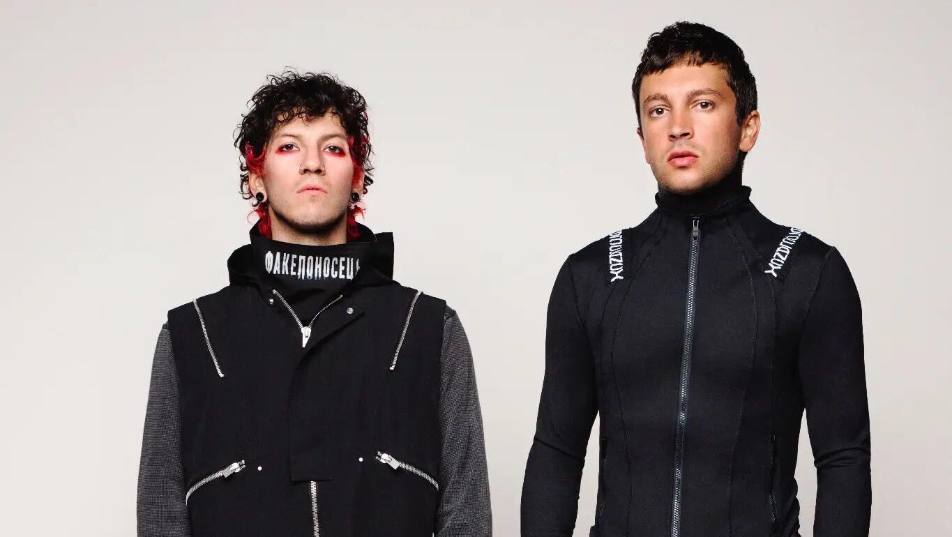 Twenty One Pilots reveals their new single and video “The Contract” | De Último Minuto English