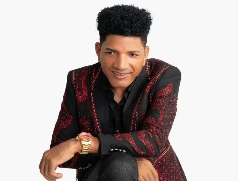 The Bachata Baron is a hit in Europe and announces a US tour | De Último Minuto English