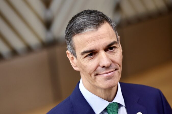 Sánchez responds to Trump that Spain is sovereign and criticizes his "unfair" tariffs | De Último Minuto English