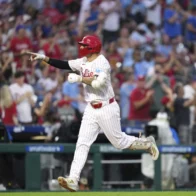 Wheeler dominates with 10 strikeouts and Castellanos hits HR in Phillies' shutout over Padres | De Último Minuto English