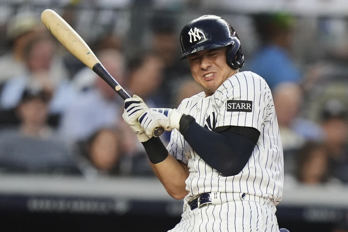 Anthony Volpe exits injured after home run in Yankees' victory over Red Sox | De Último Minuto English
