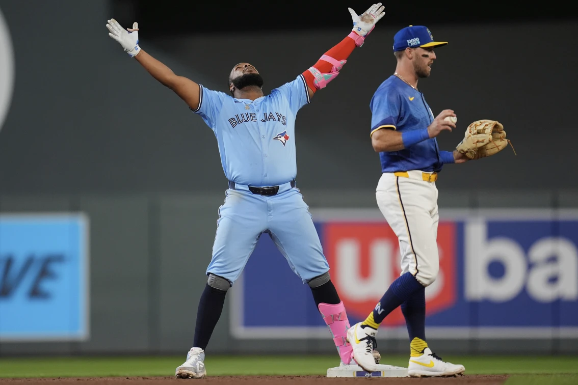 Machado and Devers hit home runs; Soto connects for three hits and Guerrero Jr. adds a double in a day for Dominicans in MLB | De Último Minuto English