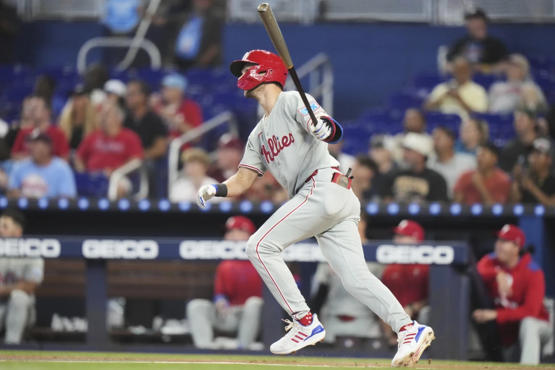 Trea Turner leads off with a home run and leads Phillies' 5-2 victory over Marlins in Miami | De Último Minuto English