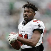 Antonio Brown faces attempted murder charges after Miami shooting | De Último Minuto English