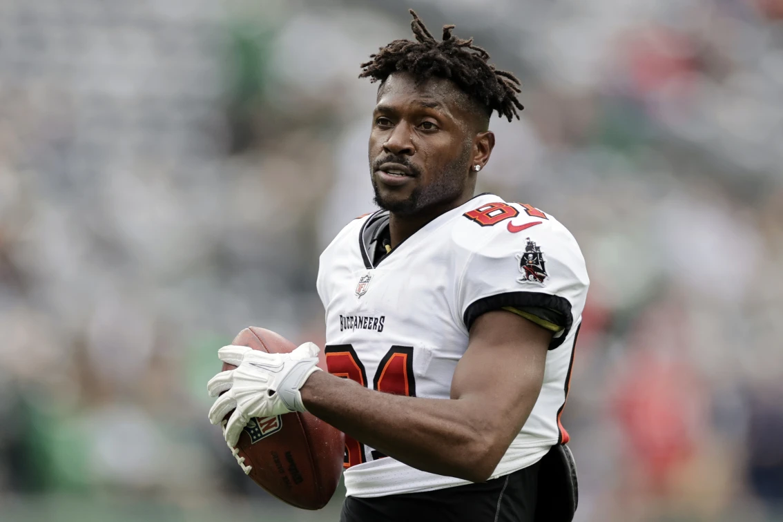 Antonio Brown faces attempted murder charges after Miami shooting | De Último Minuto English