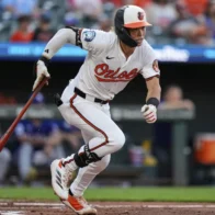 Trevor Rogers dominates and Holliday shines with a three-run homer in Orioles' 6-0 victory over Rangers | De Último Minuto English