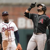 D-backs pull off miraculous comeback with seven runs in the ninth and sweep the Braves | De Último Minuto English