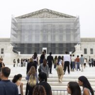 The Supreme Court Sides with Trump Against the Ban on His Order to Limit Citizenship | De Último Minuto English