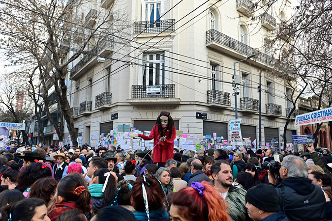Cristina Fernández is already serving her sentence at her home in Buenos Aires | De Último Minuto English