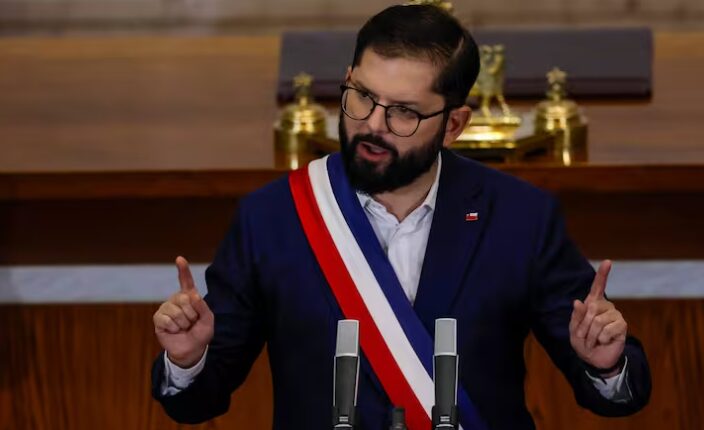 Boric condemns US attack against Iran: “Having power does not authorize its use by violating the rules” | De Último Minuto English