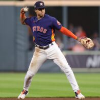 Jeremy Peña heads to the injured list after suffering a fractured rib | De Último Minuto English