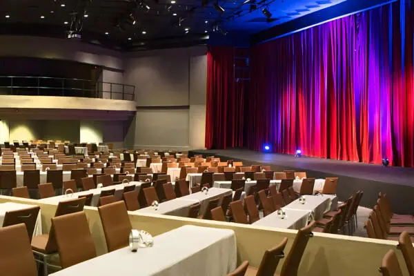 Falling of ceiling in La Fiesta Theater does not affect event schedule | De Último Minuto English