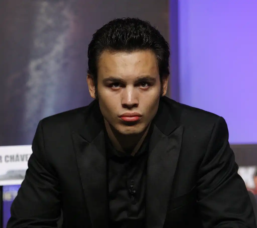 US arrests boxer Julio César Chávez Jr. for alleged links to Sinaloa Cartel | De Último Minuto English