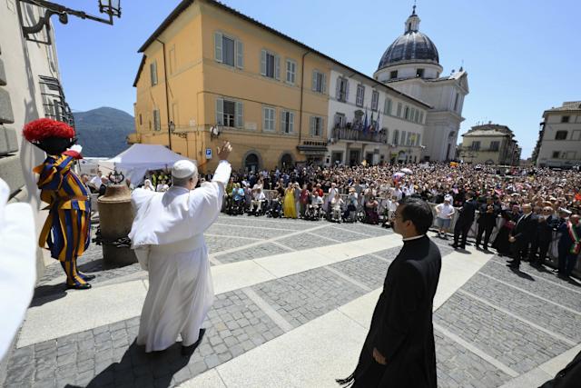 The Pope visits the Vatican Observatory on the anniversary of the moon landing | De Último Minuto English