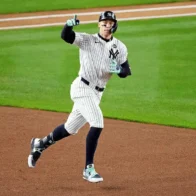 Aaron Judge ties A-Rod on the Yankees' home run list and leads victory against the Braves | De Último Minuto English