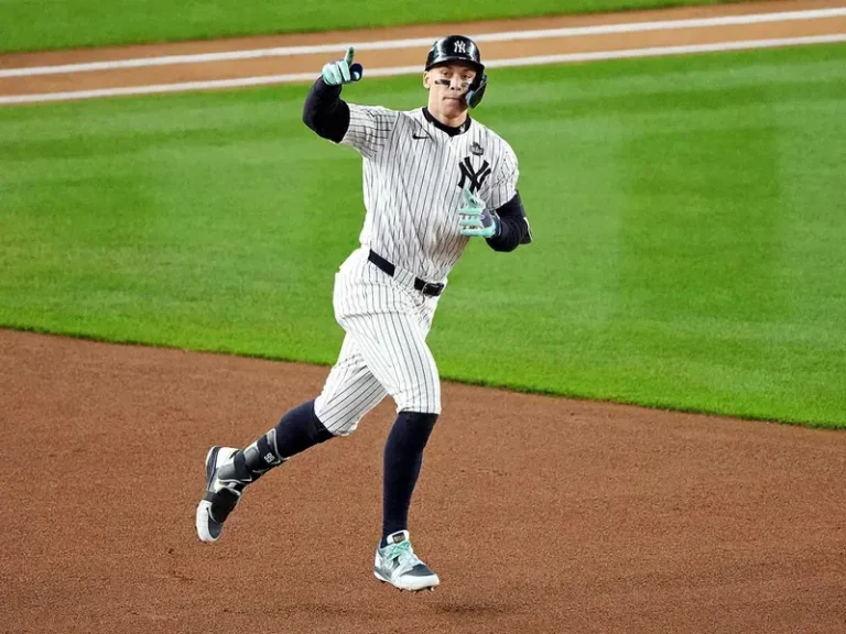 Aaron Judge ties A-Rod on the Yankees' home run list and leads victory against the Braves | 4 | Aaron Judge ties A-Rod on the Yankees' home run list and leads victory against the Braves | De Último Minuto English