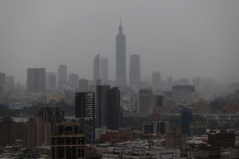 At least two dead and more than 500 injured in Taiwan due to the passage of Typhoon Danas | De Último Minuto English