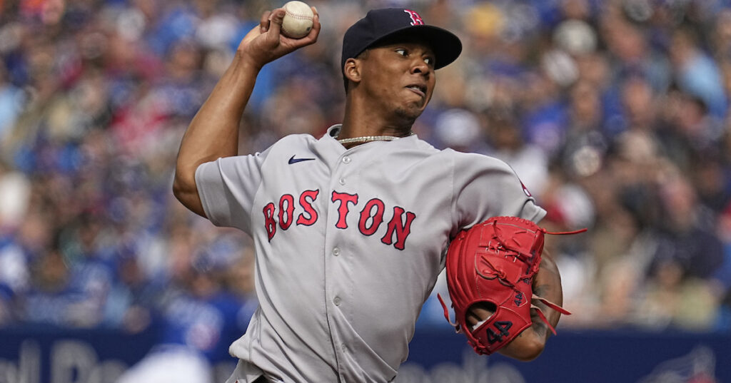 Bello and Rafaela propel Boston to their 10th consecutive win to cap off the first half of the season. | De Último Minuto English