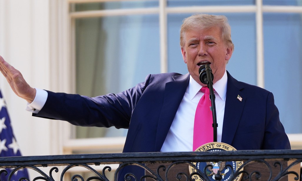 Donald Trump officially signs the 'One Big Beautiful Bill Act' | De Último Minuto English