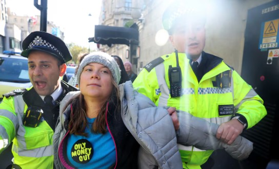 Hungarian police open a file on Greta Thunberg after participating in LGBTI Pride | De Último Minuto English