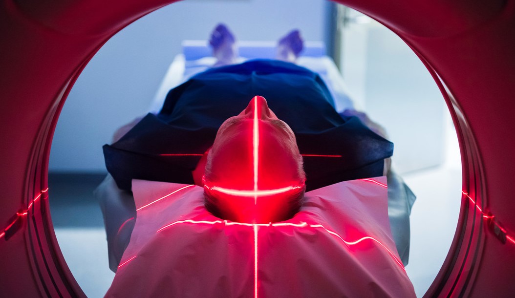 Man dies after being dragged into an MRI machine | De Último Minuto English