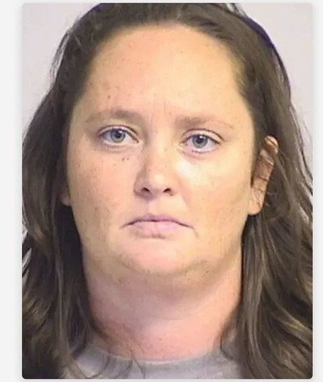 A teacher from a Christian academy is arrested for having sexual relations with a minor student | De Último Minuto English