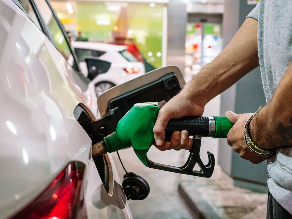 Government freezes prices of essential fuels and lowers those for industrial use | De Último Minuto English