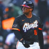 Verlander earns his first win of 2025, backed by two home runs from Devers | De Último Minuto English