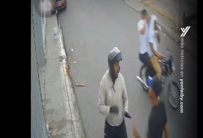 Alias "El Rubio" is handed over, implicated in the Manoguayabo assault; another died in a shootout with the Dicrim. | De Último Minuto English