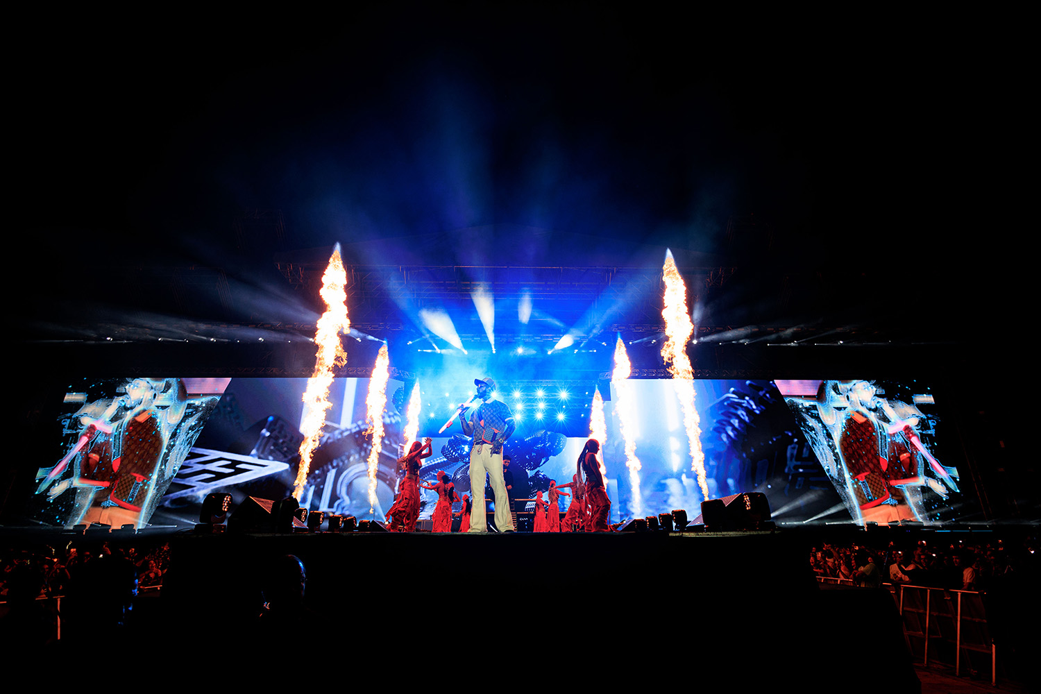 Anuel presented his concert “Real Hasta la Muerte 2” at the Quisqueya Stadium | De Último Minuto English
