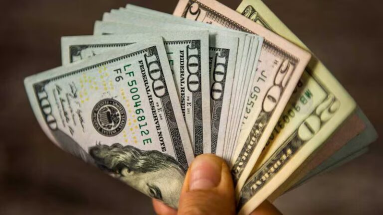 Trump's tax plan will impose a 1% tax on cash remittances | De Último Minuto English