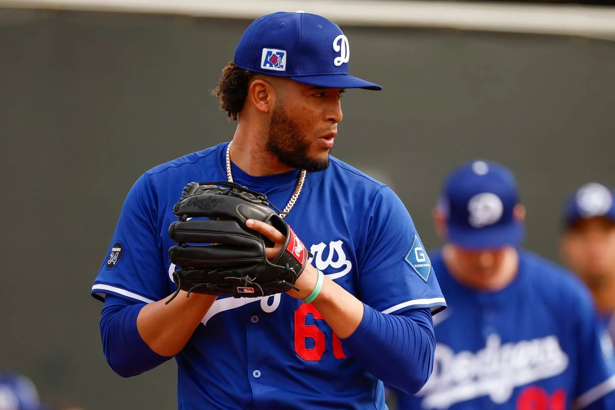 The Dodgers call up Dominican reliever Julián Fernández to the Major Leagues | De Último Minuto English