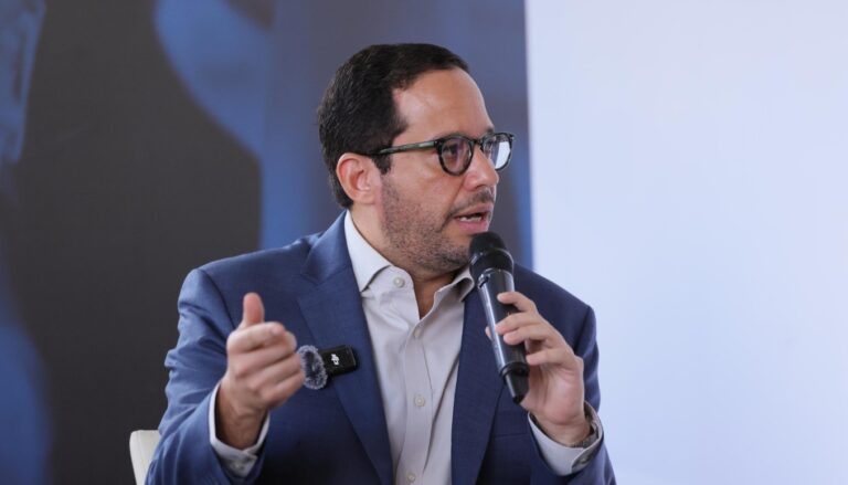 Minister of Public Administration defends planning of new schedules | De Último Minuto English