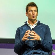Tom Brady criticizes top PGA golfer for prioritizing his family over his career | De Último Minuto English