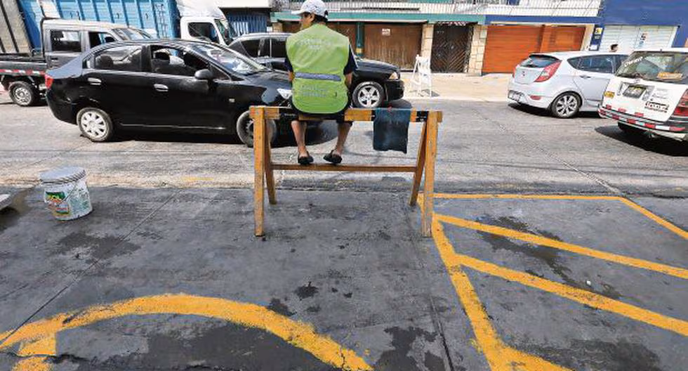 Street owners: Police intensify control, but informal parking attendants resist eviction | De Último Minuto English